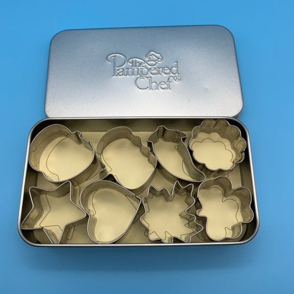 The Pampered Chef Mini Cookie Cutter Set - Picture 3 of 6